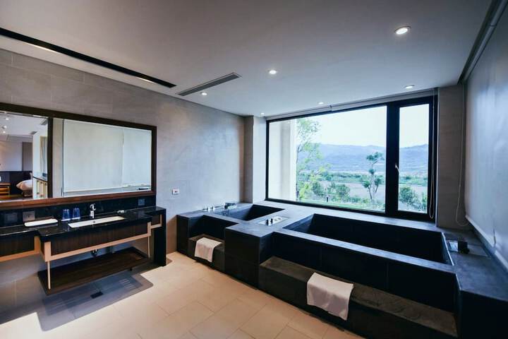 Room 83 of 153