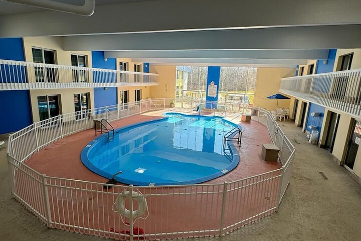 Pool 10 of 21