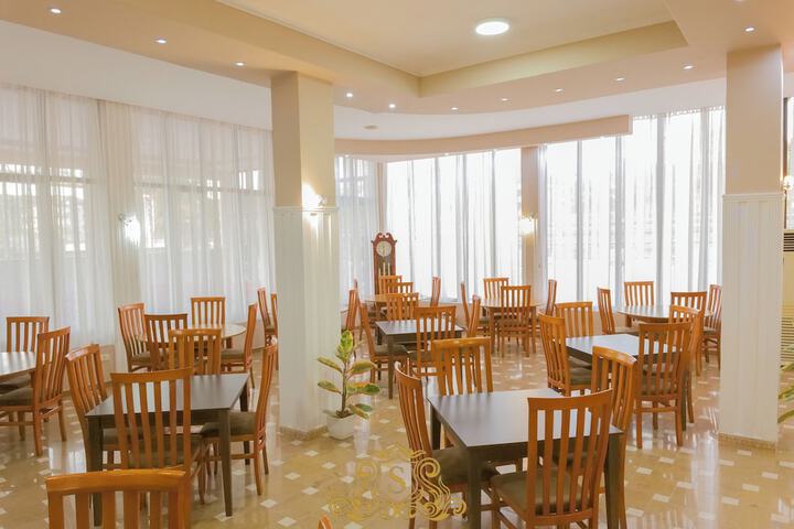 Dining 92 of 129