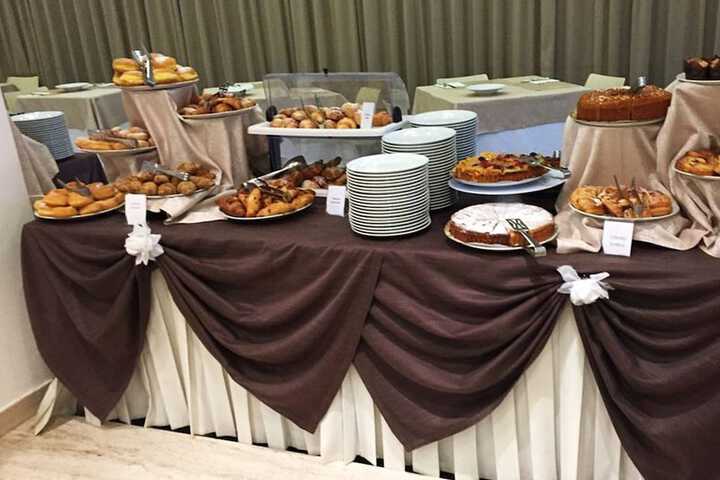 Dining 9 of 12