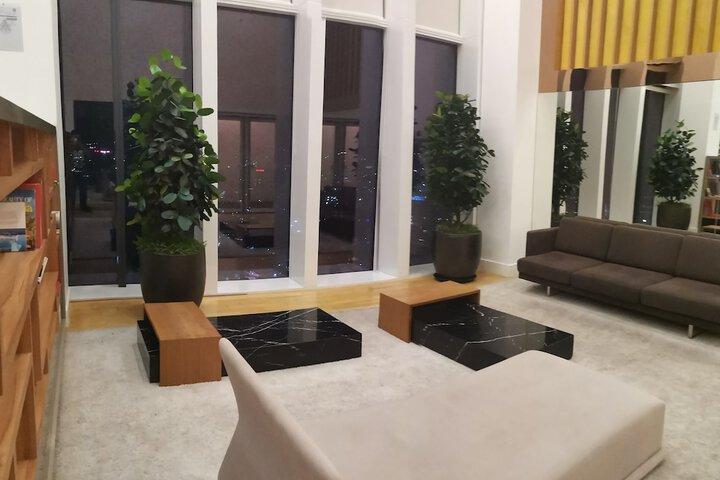 Lounge 12 of 49