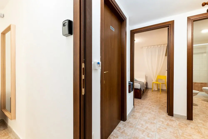 Room 4 of 17
