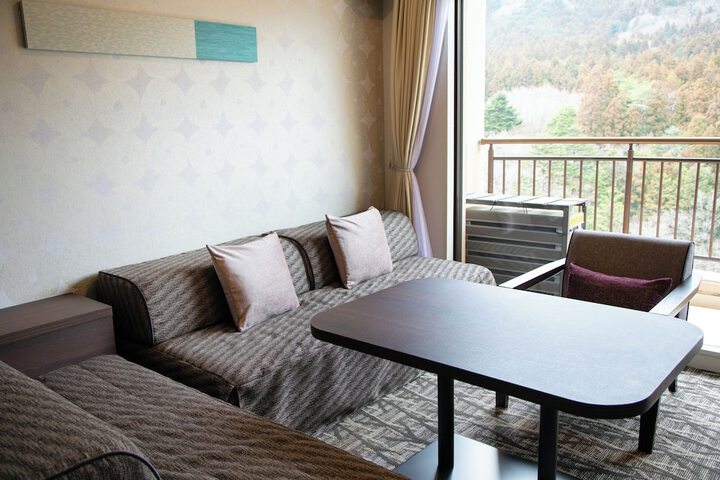 Room 5 of 20