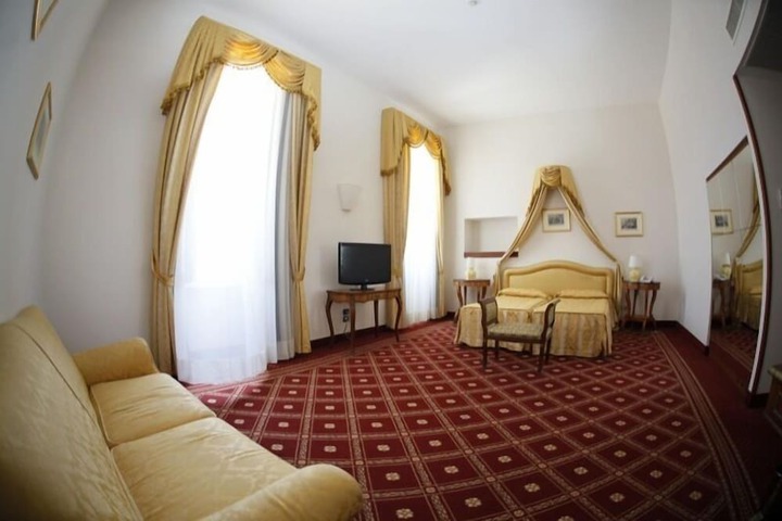 Room 11 of 39