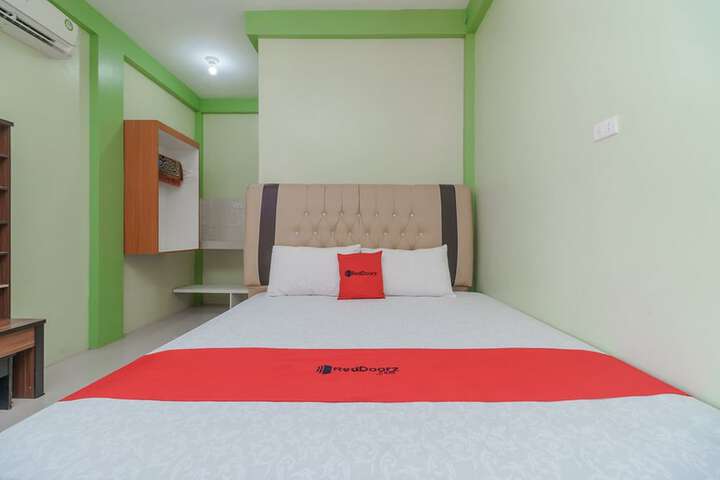 Room 7 of 12
