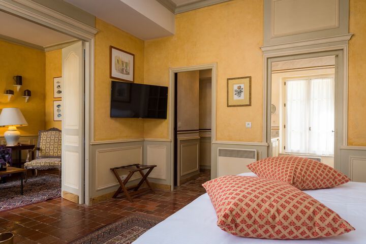 Room 15 of 77