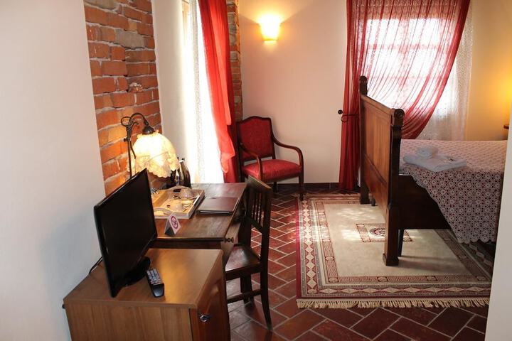 Room 9 of 35