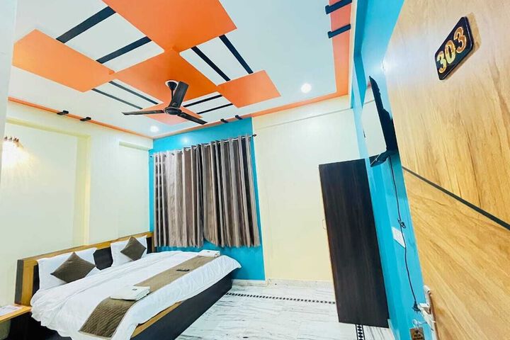 Room 7 of 18