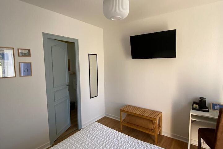 Room 14 of 122