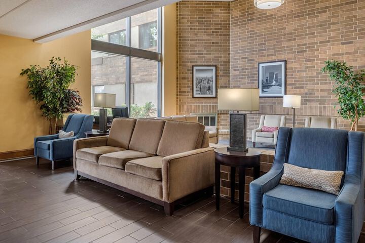 Entrance & Lobby