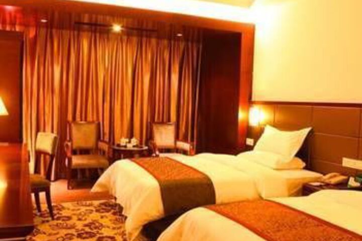 Room 4 of 16