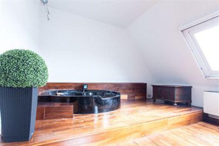Hot Tub 644 of 871