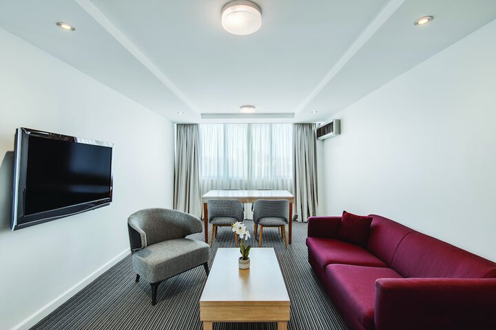 Room 17 of 27
