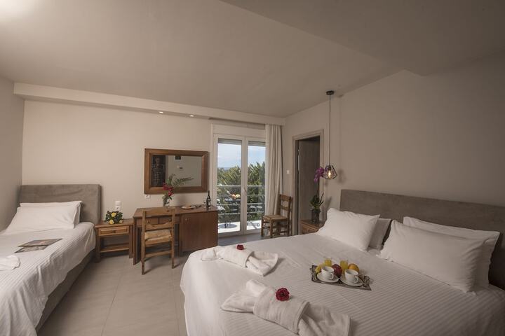 Room 10 of 43
