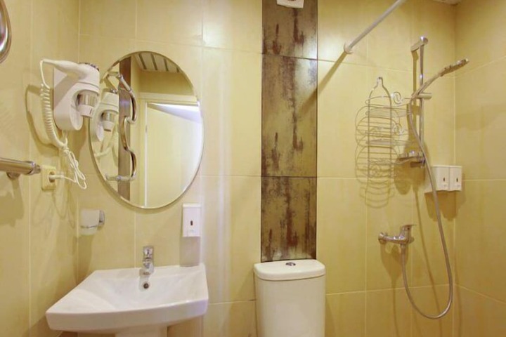 Room 16 of 25
