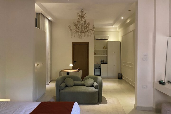 Room 14 of 38