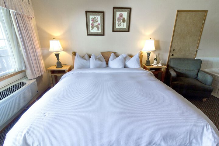 Room 9 of 33