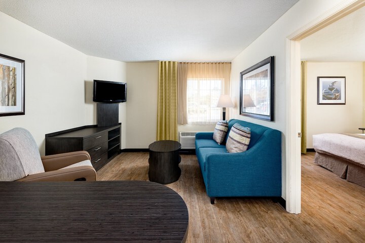 1 Queen Studio Suite (19 of 21)
