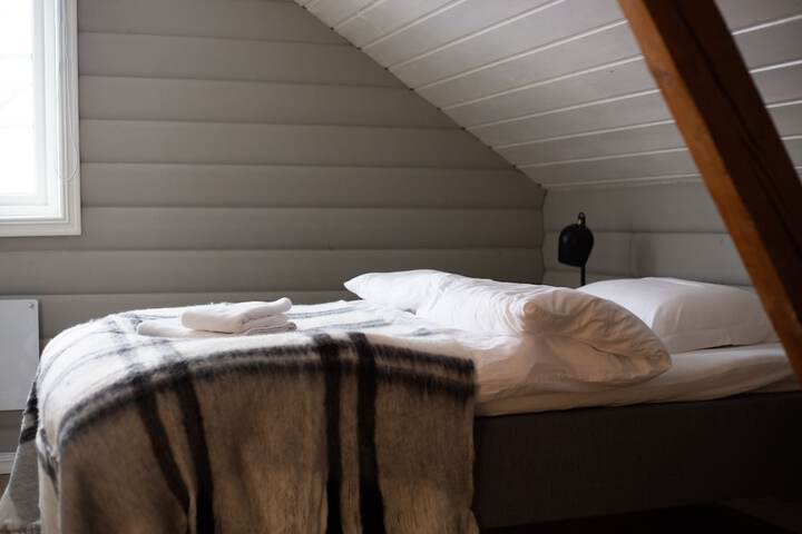 Room 6 of 63