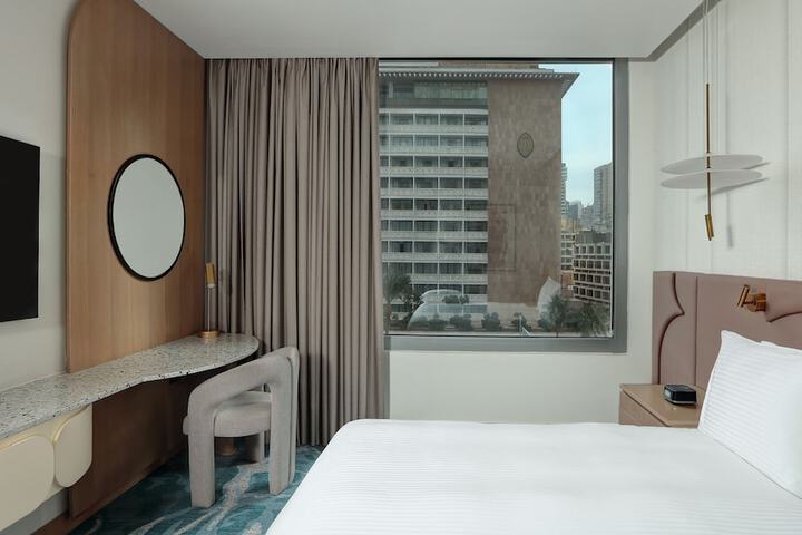 Room 22 of 83