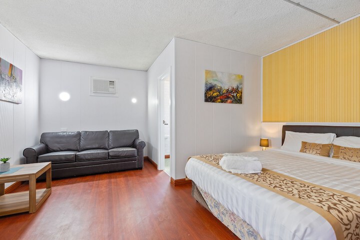 Room 11 of 43