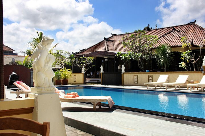 Hotel Pool