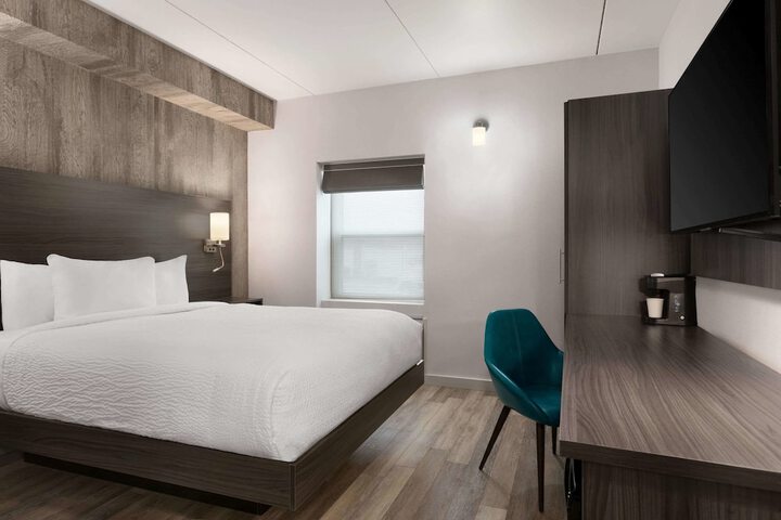 Room 11 of 42