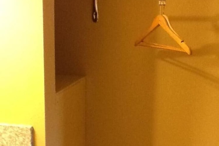Room 8 of 34