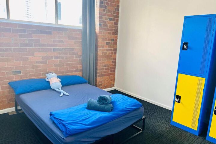 Room 8 of 18