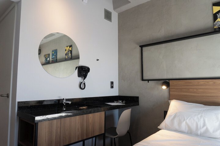 Room 25 of 122