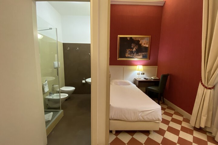 Room 22 of 180