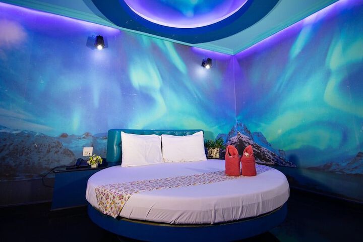Room 3 of 37