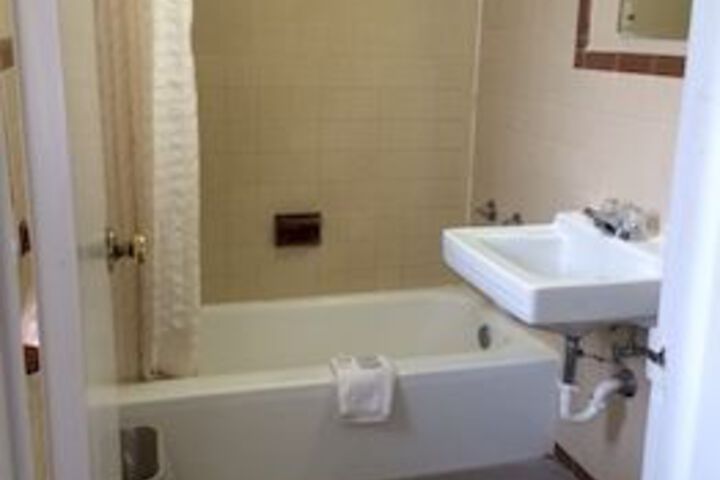 Room 3 of 16