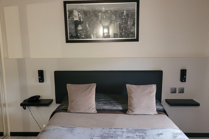 Room 48 of 143