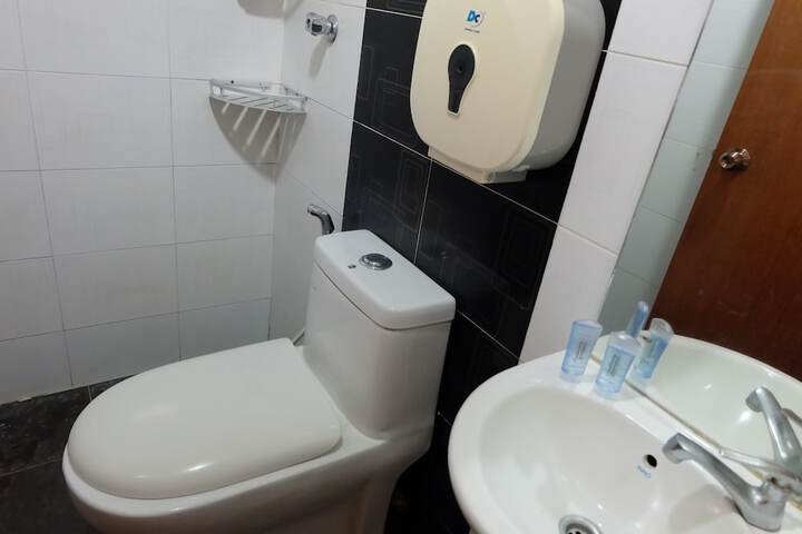 Room 6 of 33