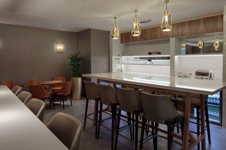 Lounge 200 of 206