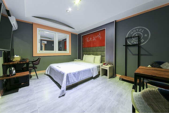 Room 15 of 22