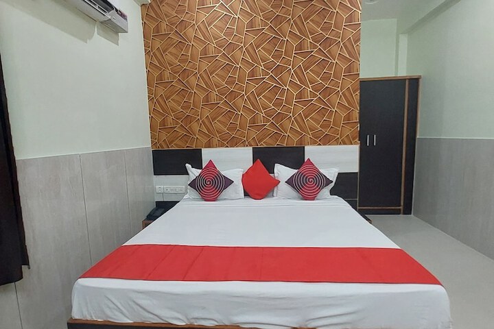 Room 12 of 76
