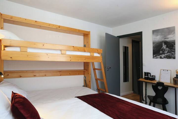Room 9 of 33