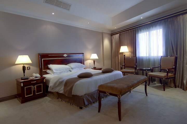 Room 6 of 19