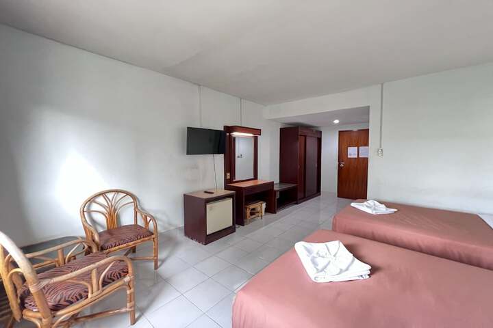 Room 12 of 28