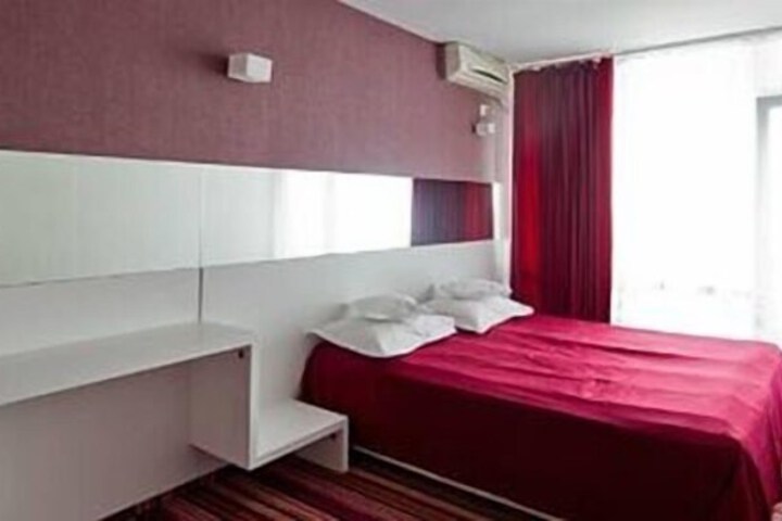 Room 8 of 38