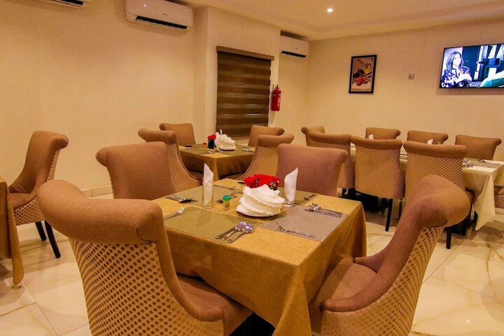 Dining 39 of 51