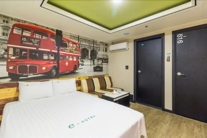 Room 5 of 13