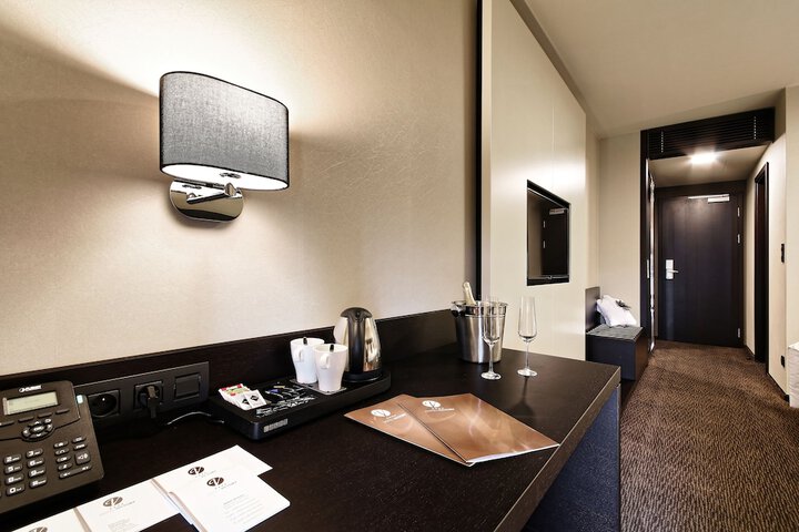Room 32 of 43