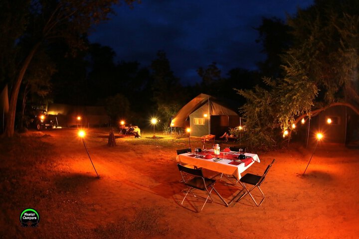 Dining 7 of 14