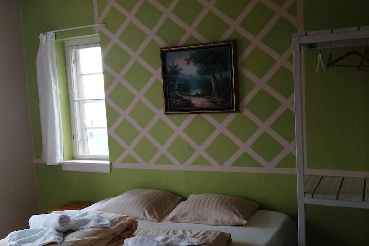 Room 2 of 30