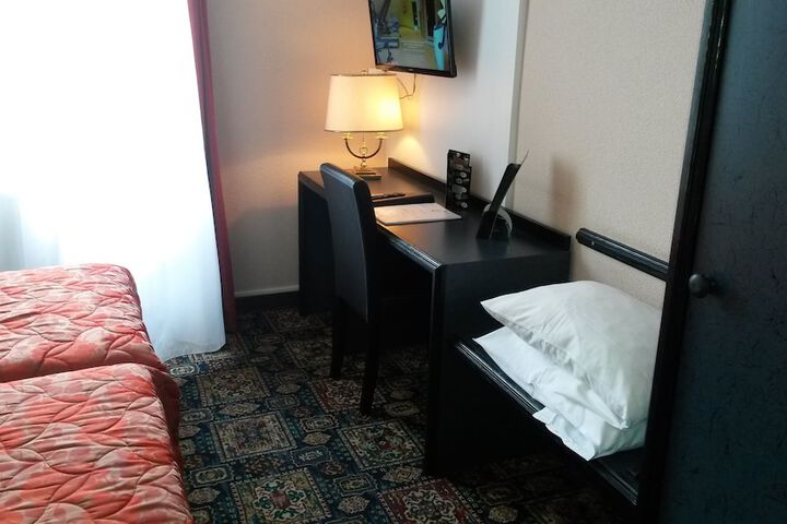 Room 52 of 87