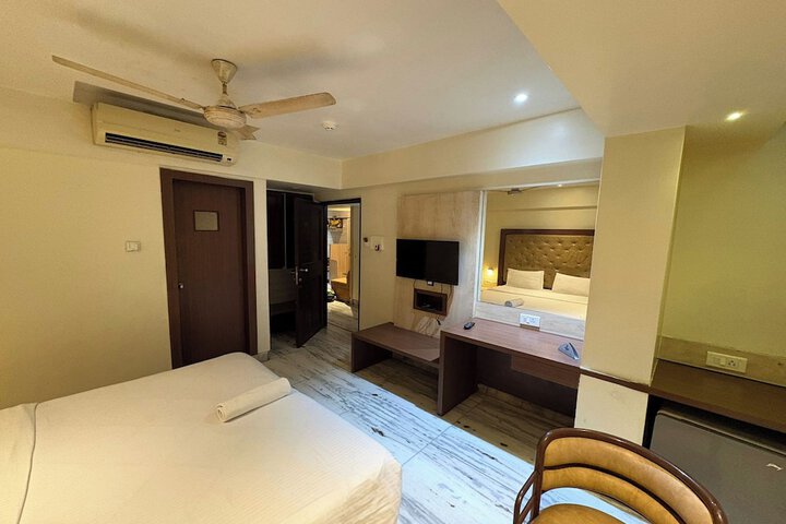 Room 17 of 33