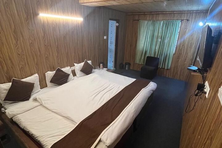 Room 25 of 43